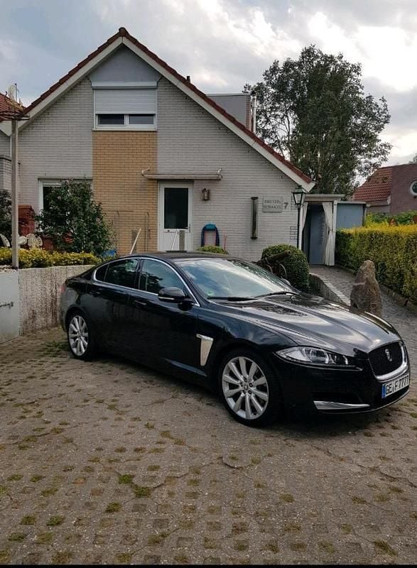 Schwarz Gebraucht 2012 Jaguar XF Limousine | 8.790 € (Fairer Preis) - Bild 1/4
