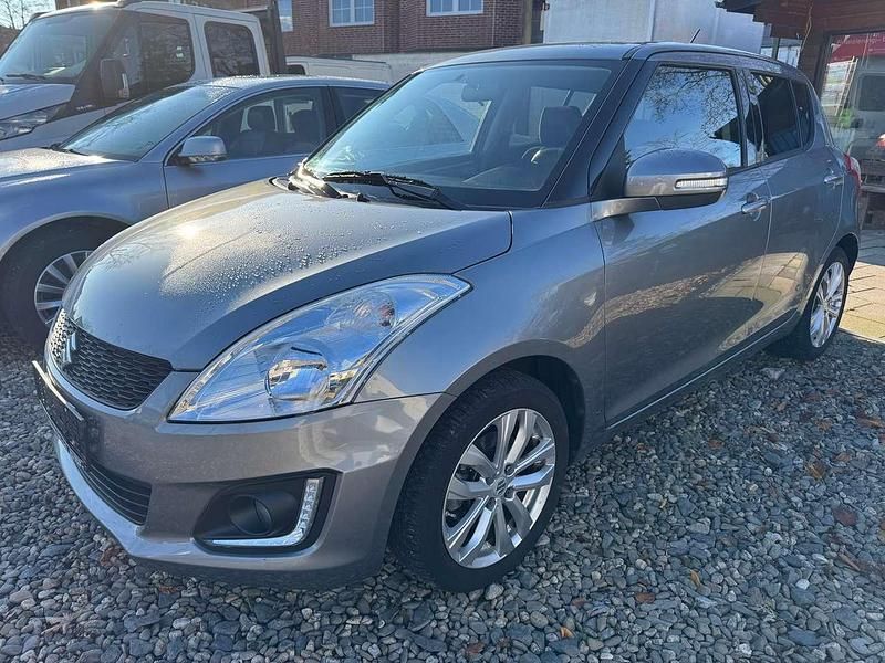 Grau (metallic) Gebraucht 2016 Suzuki Swift Club Kleinwagen | 11.200 € (Fairer Preis) - Bild 1/4