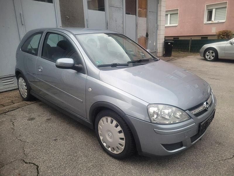 Grau Gebraucht 2006 Opel Corsa Limousine | 2.300 € (Superpreis) - Bild 1/4