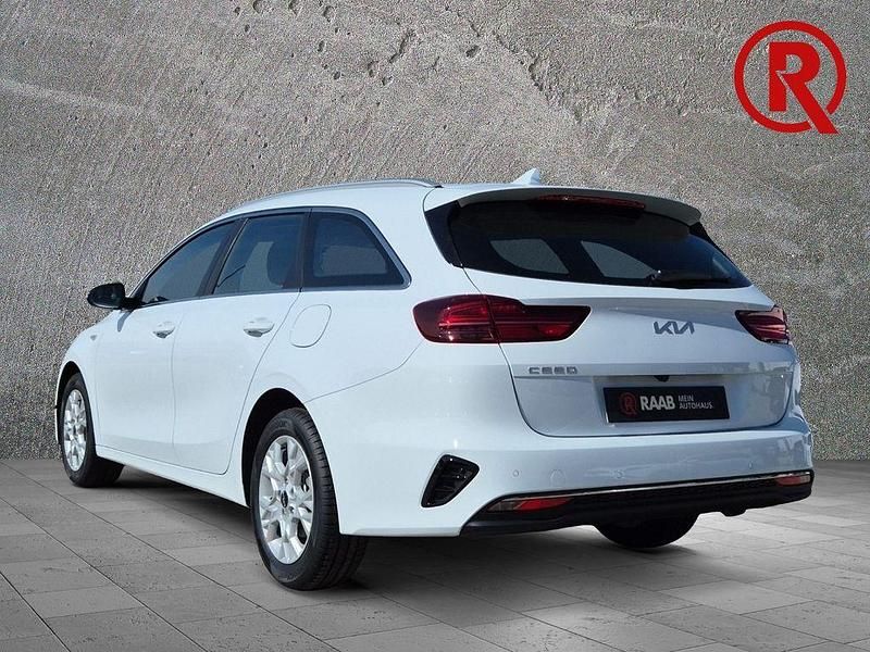 Gebraucht Kia Ceed Sportswagon Vision 101 PS (74 kW) 2025 Wd) casa white s (weiss Kombi