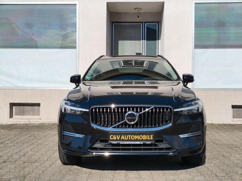 Używany Volvo XC60 Core 197 KM (144 kW) 2022 Czarny SUV