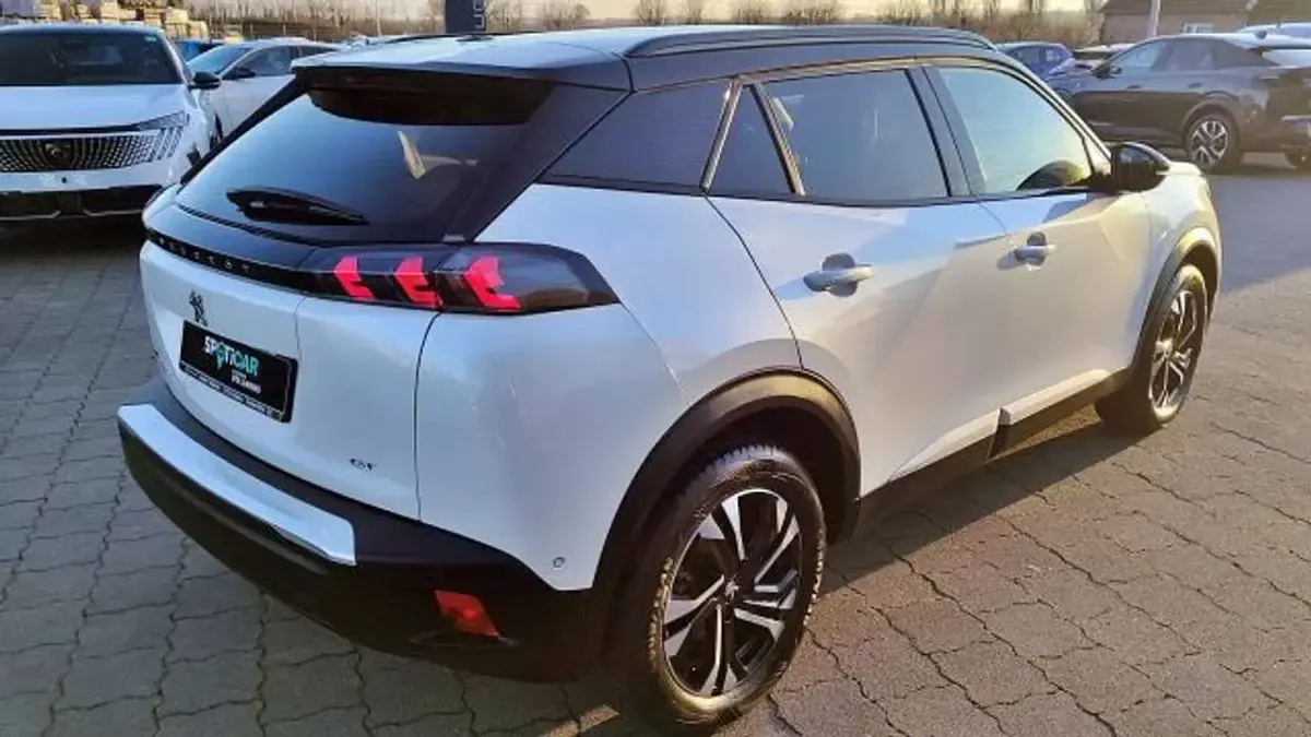 Gebraucht Peugeot e-2008 GTi 100 kW (136 PS) 2021 Weiß SUV