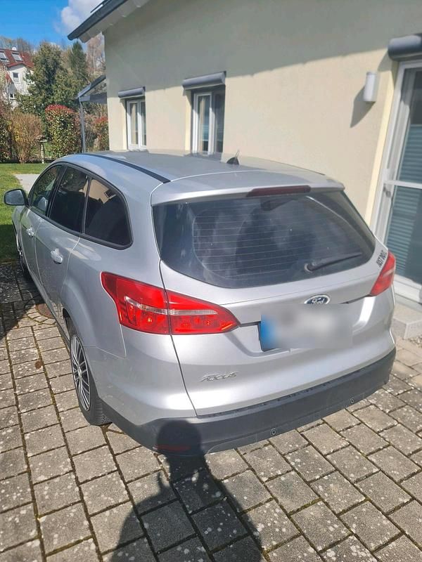 Gebraucht Ford Focus 105 PS (77 kW) 2015 Silber Kombi