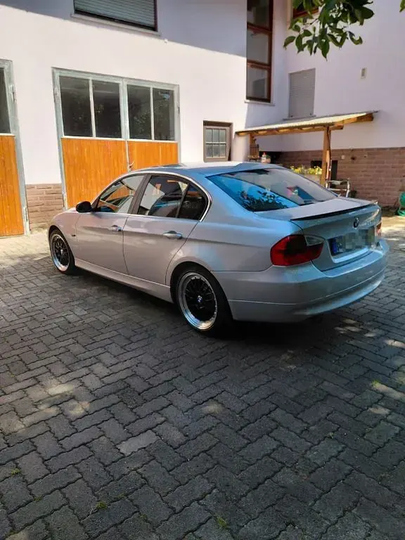 Gebraucht BMW 325 218 PS (160 kW) 2006 Silber Limousine