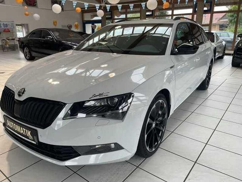 Moonweissmetallic (metallic) Gebraucht 2019 Skoda Superb SportLine Kombi | 17.900 € (Fairer Preis) - Bild 1/4