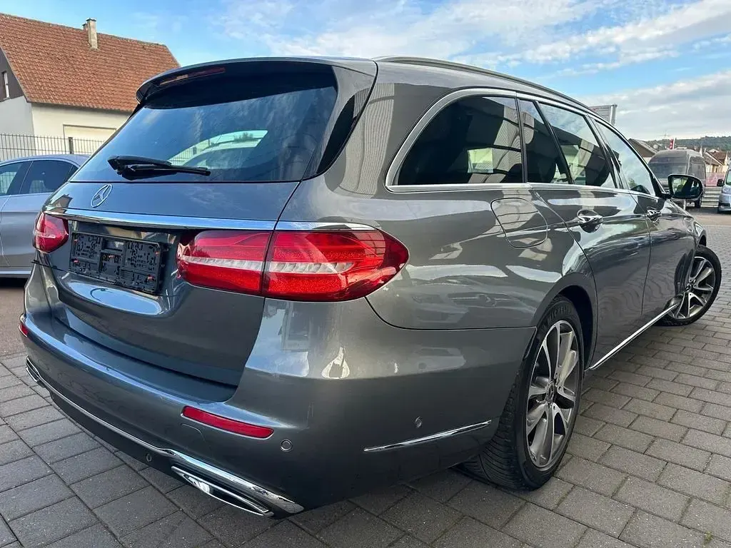 Gebraucht Mercedes E350 258 PS (189 kW) 2018 Grau Limousine