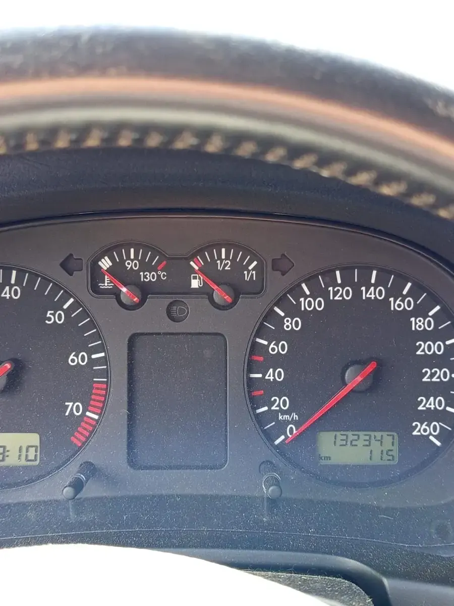 Gebraucht VW Bora 102 PS (75 kW) 2000 Schwarz Limousine