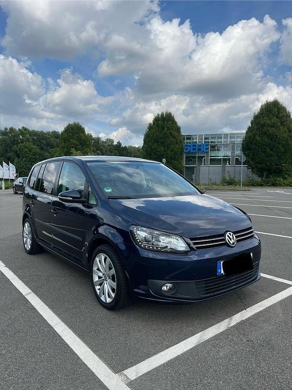 Blau Gebraucht 2015 VW Touran Van / Kleinbus | 8.750 € (Teuer) - Bild 1/4