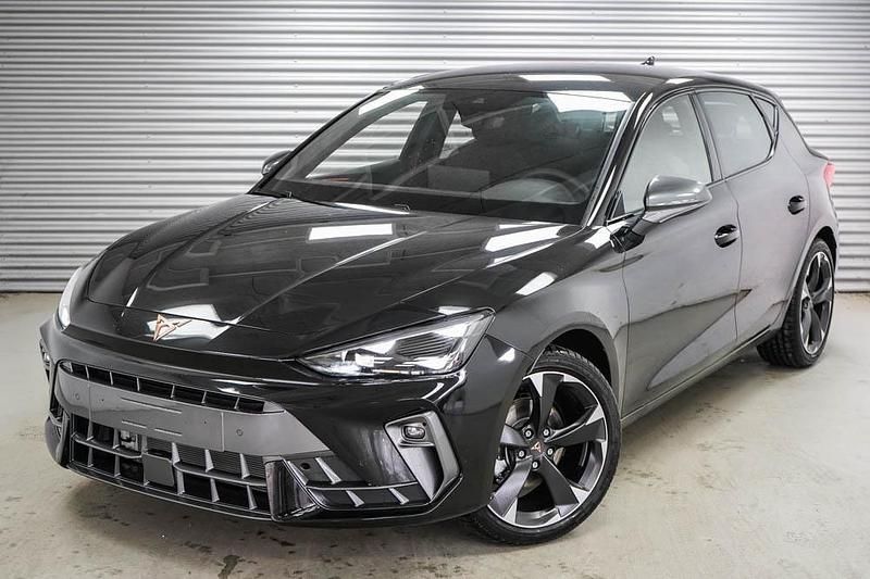 Midnight black metallic (0e) Neu 2025 Cupra Leon Limousine | 31.579 € (Superpreis) - Bild 1/4