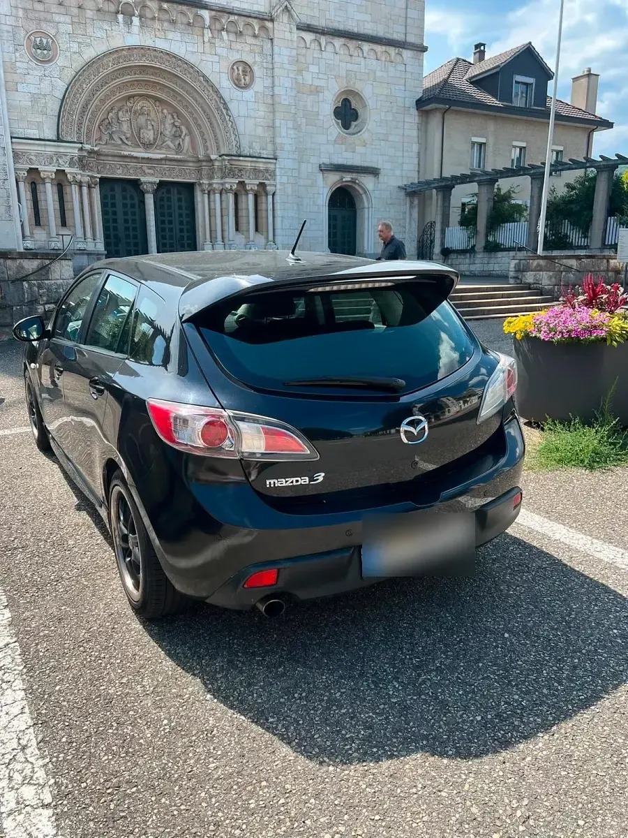 Gebraucht Mazda 3 105 PS (77 kW) 2010 Schwarz Kleinwagen