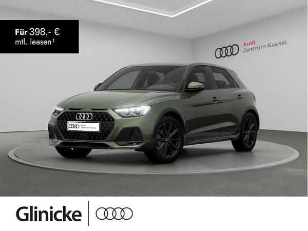 Grün (distriktgrün metallic) Neu 2025 Audi A1 S-Line Kleinwagen | 29.240 € (Superpreis) - Bild 1/3
