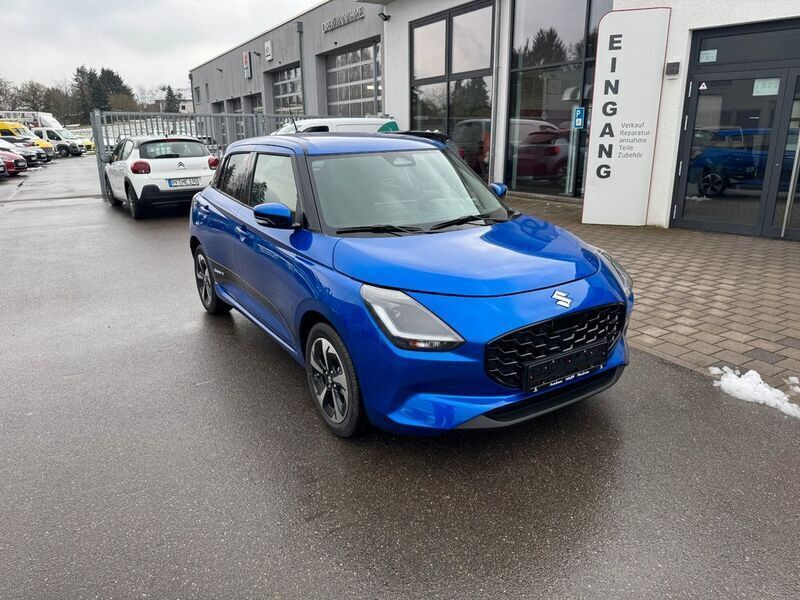 Blau Neu 2025 Suzuki Swift Comfort+ Limousine | 20.700 € - Bild 1/4