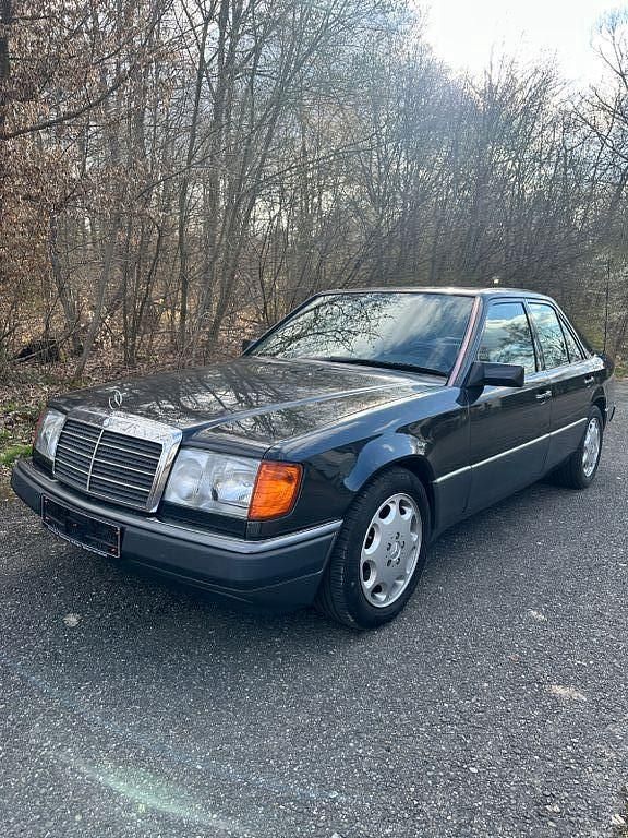 Gebraucht Mercedes E400 279 PS (205 kW) 1993 Schwarz Limousine