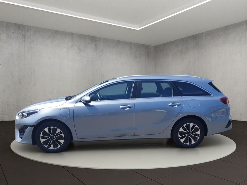 Gebraucht Kia Ceed 105 PS (77 kW) 2024 Lunarsilber met. Kleinwagen