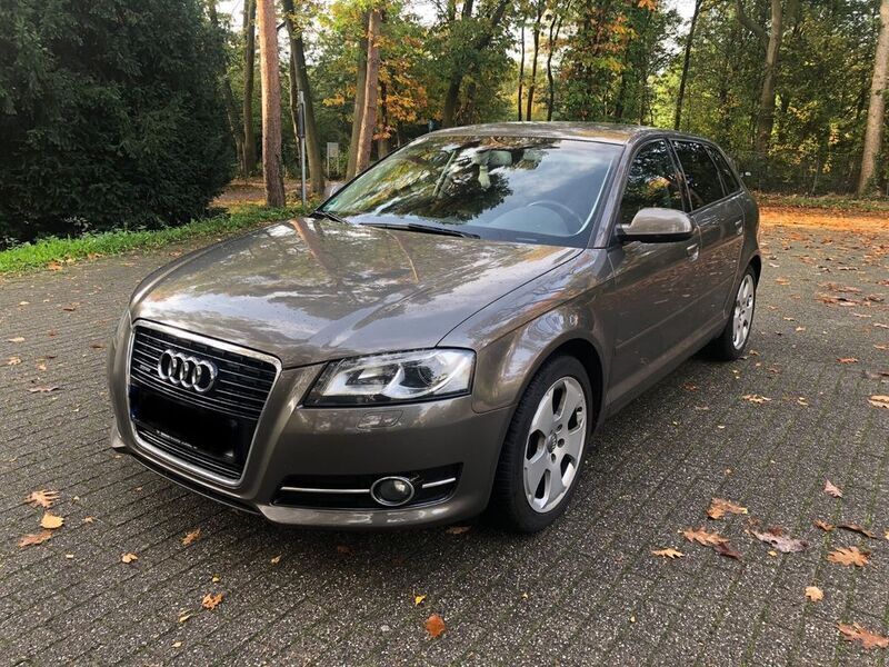 Grau Gebraucht 2010 Audi A3 Sportback Ambiente Limousine | 6.850 € (Guter Preis) - Bild 1/4