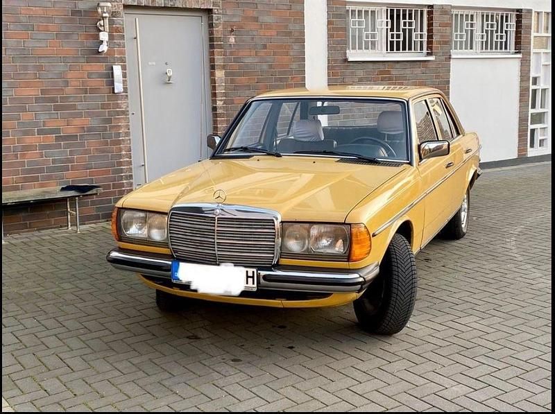 Gelb Gebraucht 1982 Mercedes 300 Limousine | 9.900 € - Bild 1/4