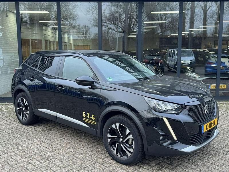 Gebraucht Peugeot e-2008 Allure 100 kW (136 PS) 2020 Schwarz SUV