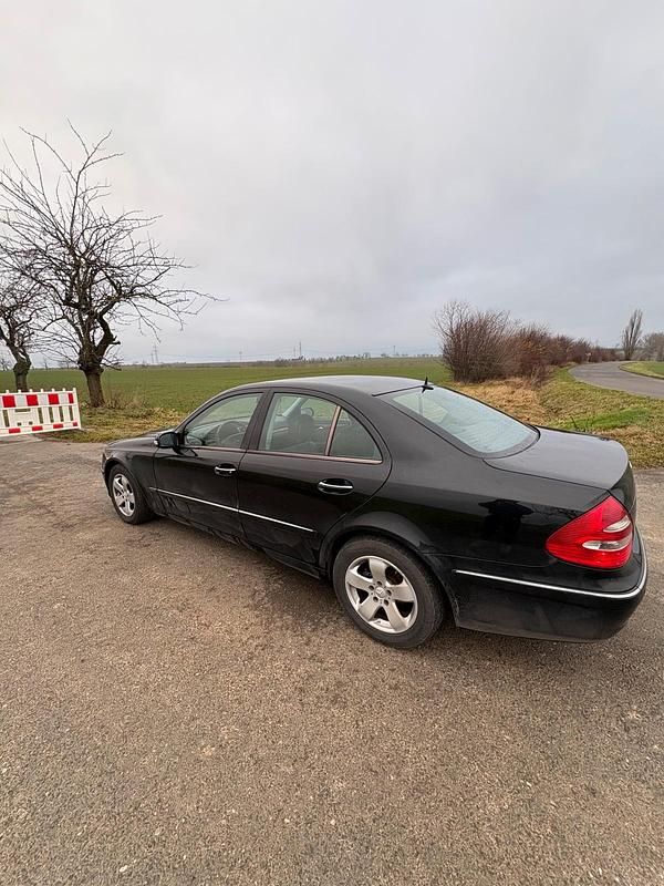 Gebraucht Mercedes E270 177 PS (130 kW) 2005 Schwarz Limousine