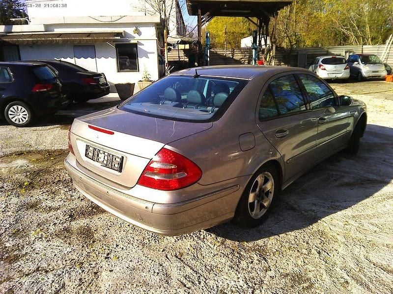 Gebraucht Mercedes E270 Avantgarde 177 PS (130 kW) 2003 Grau Limousine