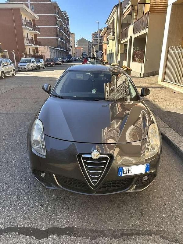 Gebraucht 2013 Alfa Romeo Giulietta Progression Kleinwagen | 6.499 € - Bild 1/4