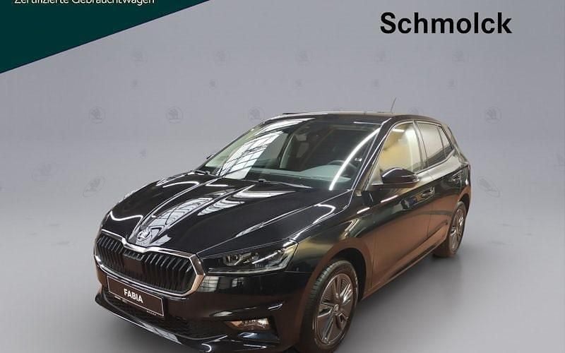 Weiß Gebraucht 2025 Skoda Fabia Tour Limousine | 22.990 € (Fairer Preis) - Bild 1/4