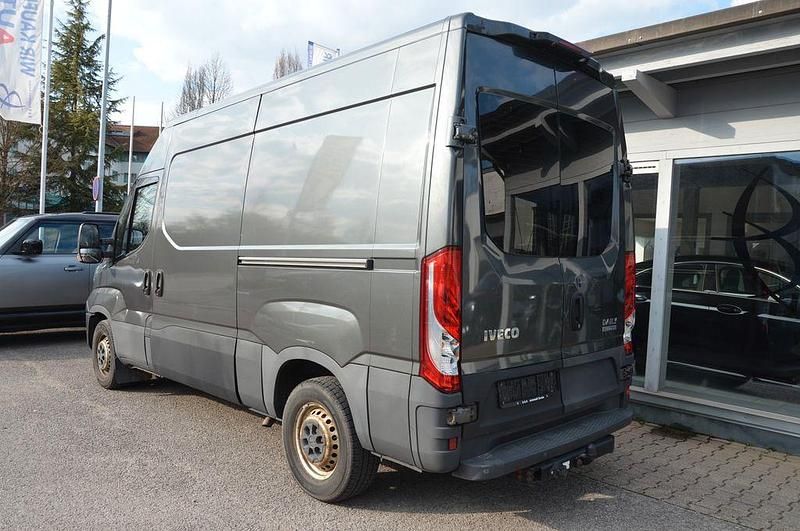 Gebraucht Iveco Daily 179 PS (131 kW) 2017 Schwarz Van / Kleinbus