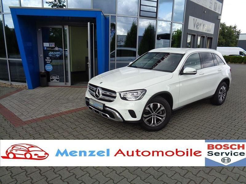 Polarweiß Gebraucht 2021 Mercedes GLC200 SUV | 31.400 € (Guter Preis) - Bild 1/4