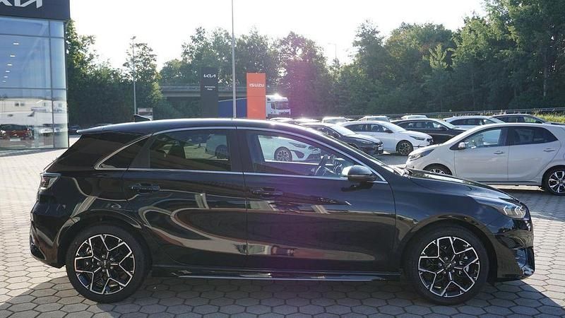 Neu Kia Ceed GT-Line 140 PS (102 kW) 2025 Schwarz Kleinwagen