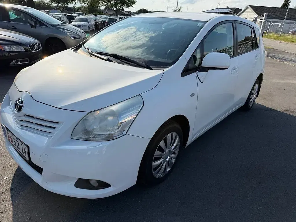 Gebraucht Toyota Verso Life 126 PS (92 kW) 2012 Weiß Van / Kleinbus