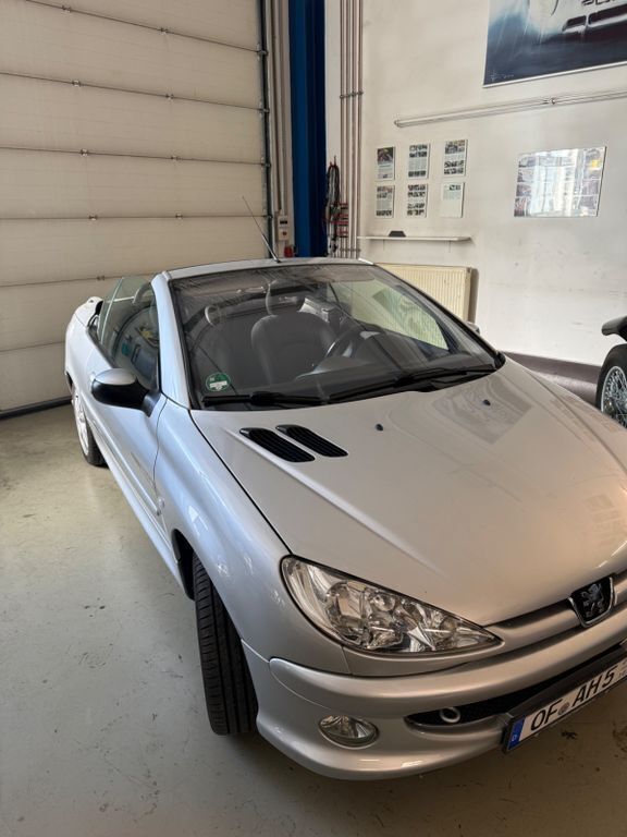 Gebraucht 2004 Peugeot 206 CC Quiksilver Cabrio | 2.222 € (Fairer Preis) - Bild 1/4