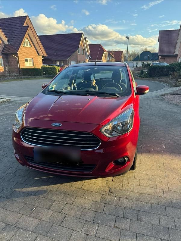 Gebraucht Ford Ka Plus 85 PS (62 kW) 2016 Rot Kleinwagen