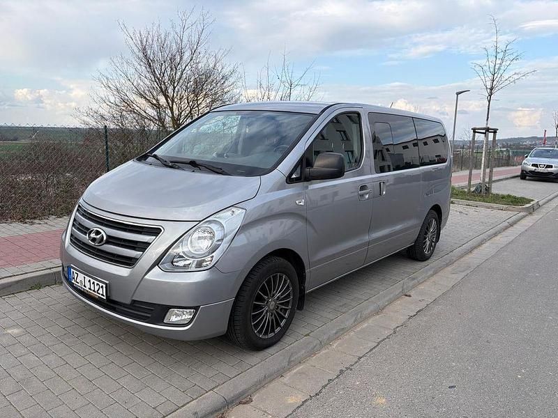 Gebraucht Hyundai H-1 170 PS (125 kW) 2017 Silber Van / Kleinbus