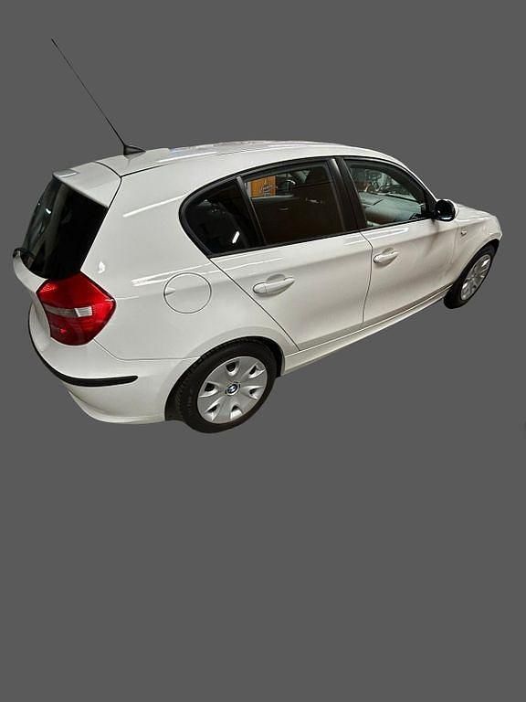 Weiß Gebraucht 2007 BMW 118 Kleinwagen | 3.999 € (Teuer) - Bild 1/4