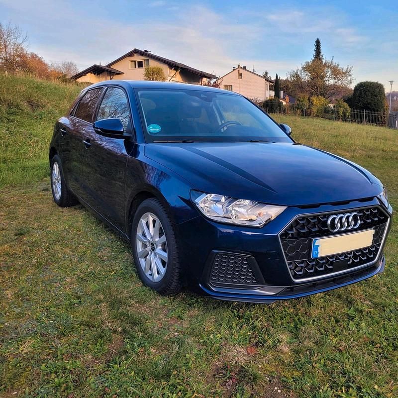 Blau Gebraucht 2024 Audi A1 Sportback Kleinwagen | 20.800 € (Superpreis) - Bild 1/4