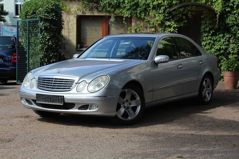 Silber Gebraucht 2004 Mercedes E320 Limousine | 4.399 € (Guter Preis) - Bild 1/4