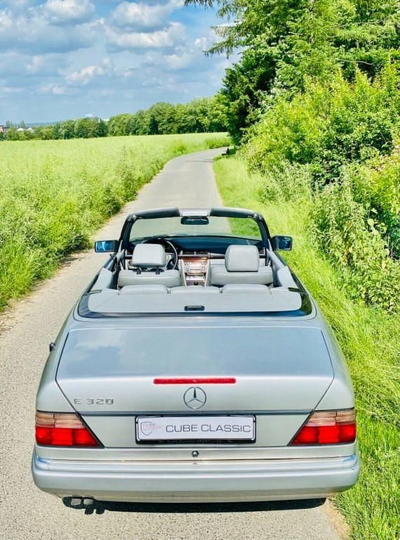 Gebraucht Mercedes E320 220 PS (161 kW) 1995 Silber metallic Cabrio