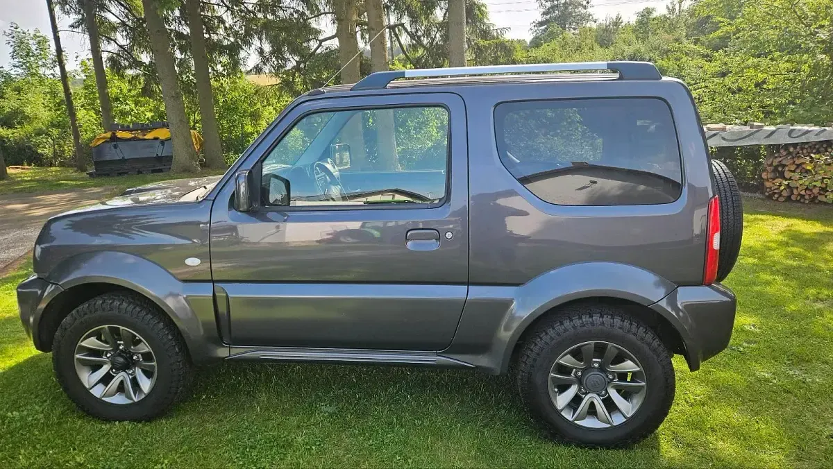 Gebraucht Suzuki Jimny Style 83 PS (61 kW) 2019 Grau SUV