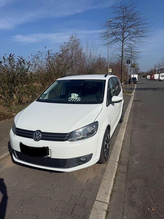 Gebraucht VW Touran Comfortline 105 PS (77 kW) 2014 Weiß Van / Kleinbus