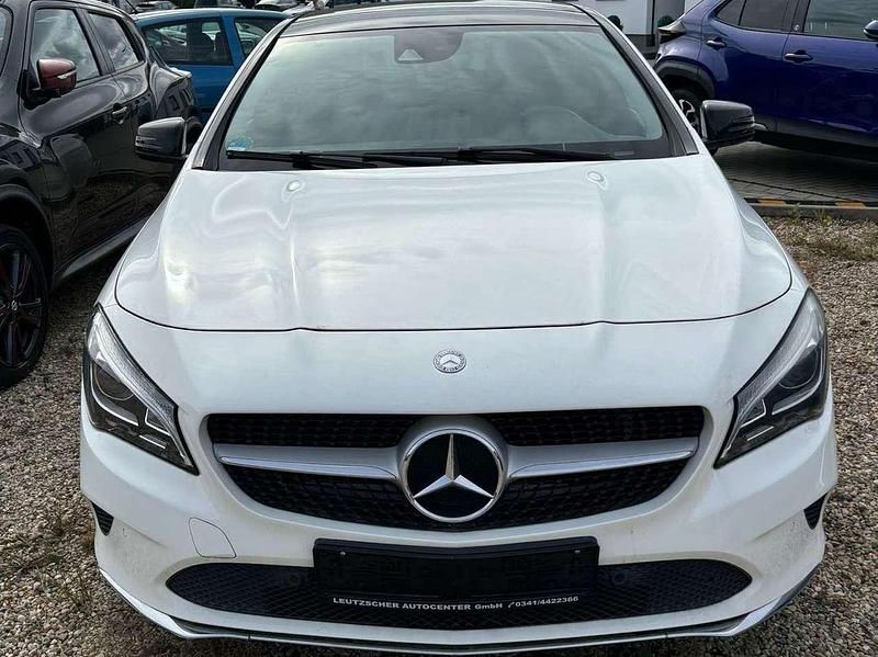 Weiß Gebraucht 2018 Mercedes CLA220 Shooting Brake Urban Kombi | 22.000 € (Fairer Preis) - Bild 1/3