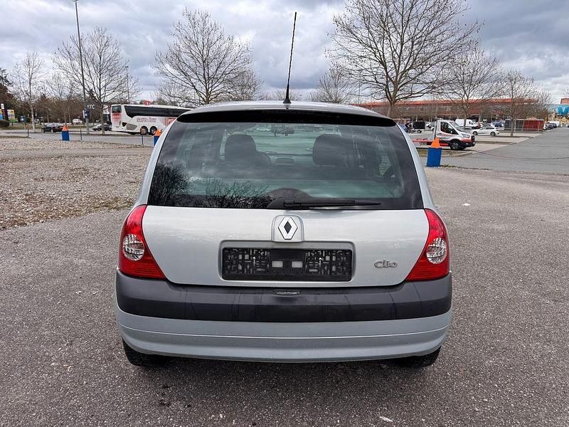Gebraucht Renault Clio II 75 PS (55 kW) 2004 Silber Limousine