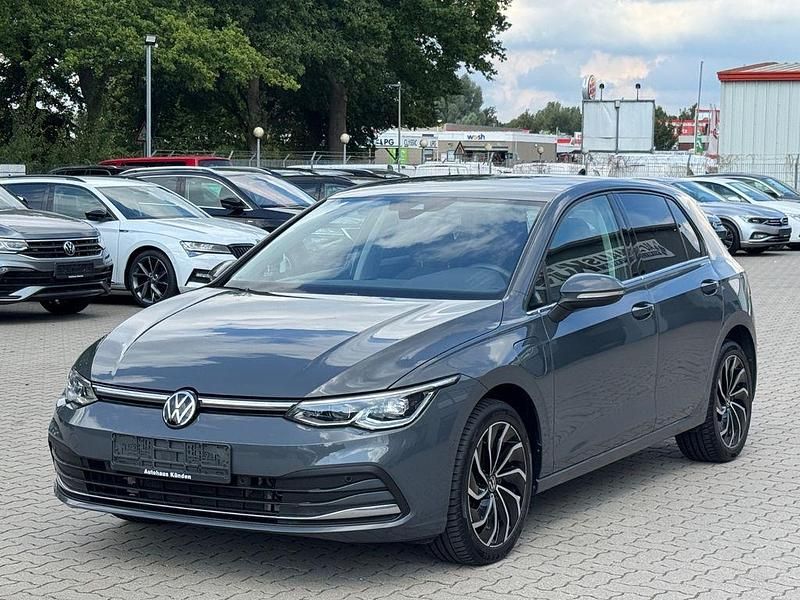 Grau Gebraucht 2022 VW Golf VIII Style Limousine | 21.980 € (Fairer Preis) - Bild 1/4