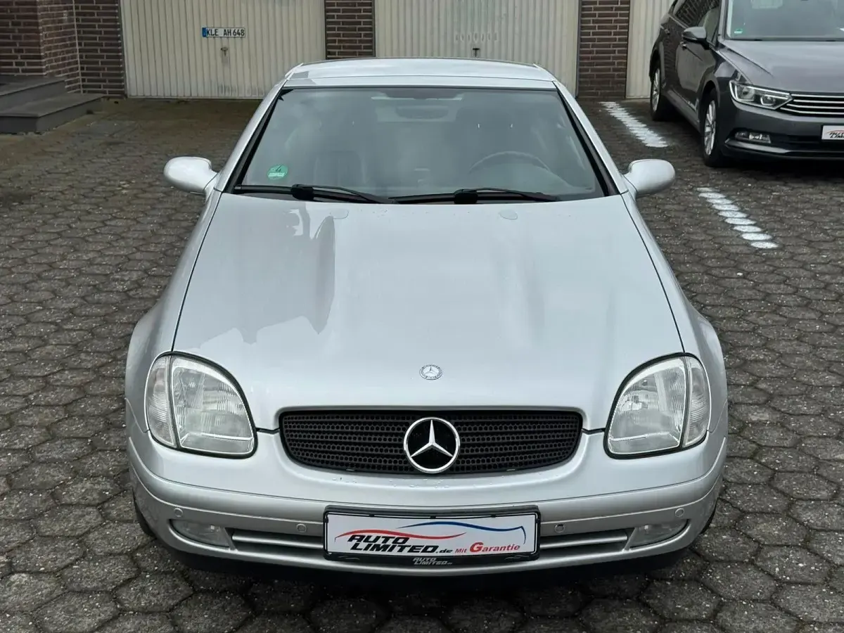 Gebraucht Mercedes SLK230 193 PS (141 kW) 2000 Silber Cabrio