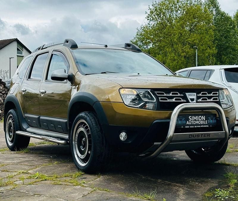 Grün Gebraucht 2016 Dacia Duster Prestige SUV | 8.890 € (Superpreis) - Bild 1/4