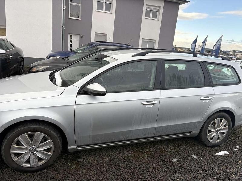 Gebraucht VW Passat Trendline 140 PS (102 kW) 2013 Reflexsilber metallic Kombi