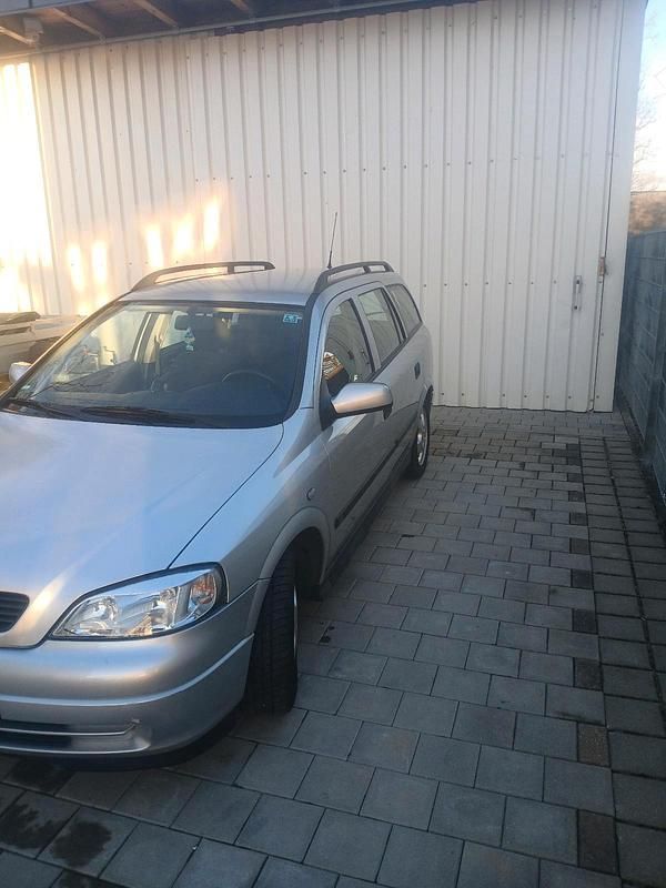 Silber Gebraucht 2001 Opel Astra Comfort Kombi | 2.400 € (Teuer) - Bild 1/4
