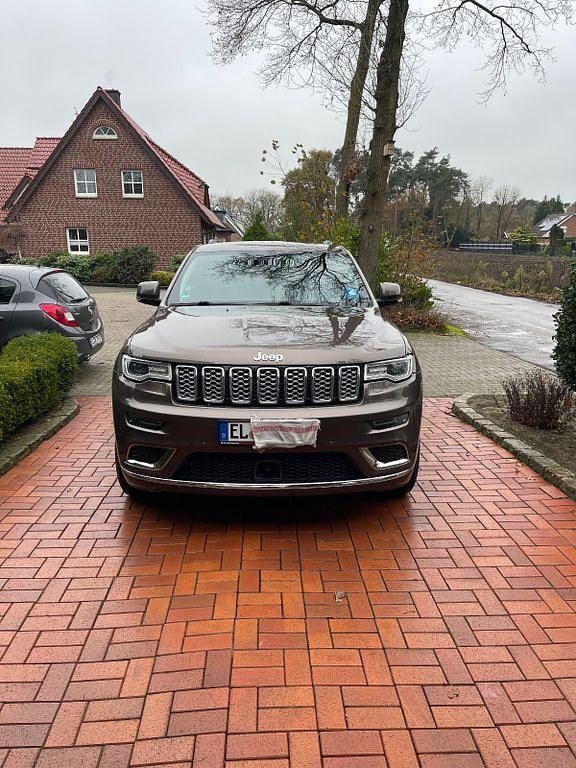 Braun Gebraucht 2017 Jeep Grand Cherokee Summit SUV | 24.999 € (Etwas zu teuer) - Bild 1/4