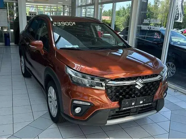 Gebraucht Suzuki SX4 S-Cross Comfort 129 PS (94 kW) 2023 Canyon brown pearl metallic SUV
