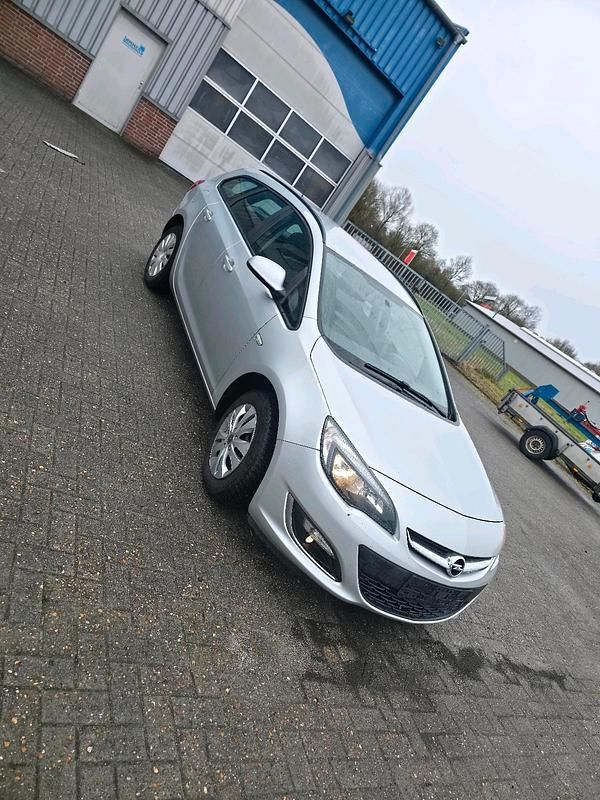 Gebraucht Opel Astra 110 PS (80 kW) 2013 Silber Kombi
