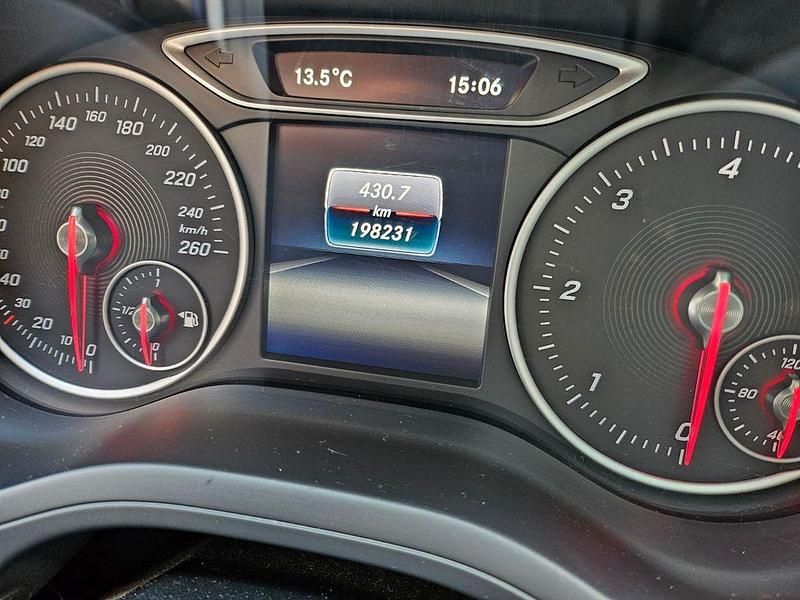 Gebraucht Mercedes B200 136 PS (100 kW) 2017 Blau Van / Kleinbus