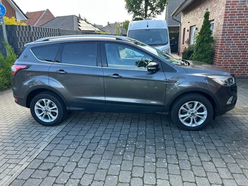 Gebraucht Ford Kuga Titanium 150 PS (110 kW) 2019 Grau SUV
